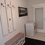 Roter Milan 아파트 *